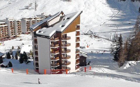 Siviez-Nendaz 400: Nieve, Edificio, Blanco, Montaña, Pendiente, Congelación, Recreación Al Aire Libre, Ventana, Casa, Biome