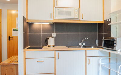 Mont Fort 43 400.12: Gabinetes, Fregadero, Mueble, Propiedad, Edificio, Lavabo, Mostrador, Cocina, Estufa De Cocina, Grifo