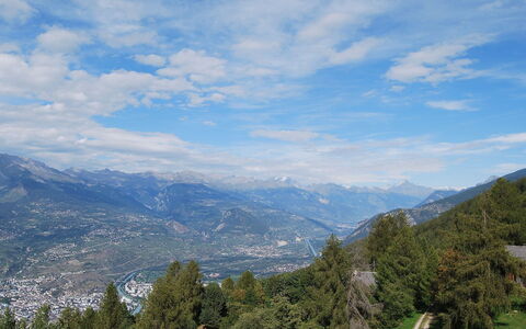 Bellevue l: Accidentes Geográficos Montañosas, Cielo, Montaña, Cordillera, Hill Station, Tierras Altas, Nube, Desierto, Alpes, Colina