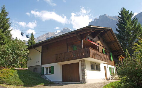 Chalet Marietta: Nube, Planta, Cielo, Propiedad, Edificio, Ventana, Árbol, Montaña, Arquitectura, Casa