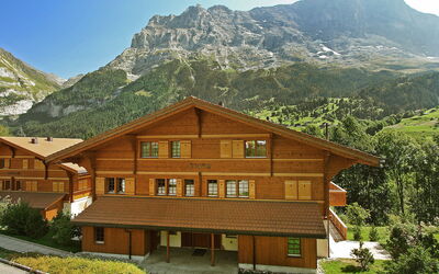 Grindelwald 106: Montaña, Cielo, Planta, Edificio, Propiedad, Ventana, Casa, Paisaje Natural, Madera, El Terreno Del Lote