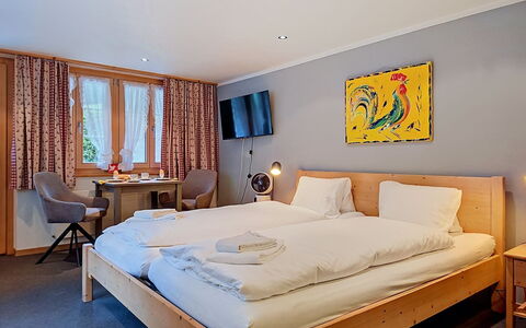 Grindelwald 150: Cama, Habitación, Pared, Sábana, Diseño De Interiores, Lecho, Madera, Textil, Marco De La Cama, Mueble