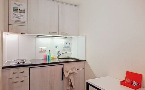Grindelwald 150: Cocina, Mostrador, Aparato De Cocina, Diseño De Interiores, Fregadero, Electrodoméstico, Lavabo, Gabinetes, Grifo, Departamento
