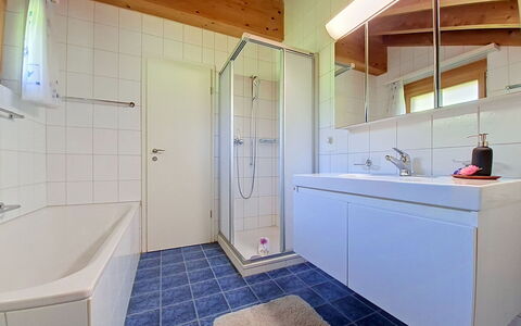 Steinbilla: Piso, Diseño De Interiores, Arreglo De Tubería, Suelo, Techo, Baño, Lavabo Del Baño, Lavabo, Grifo, Plomería