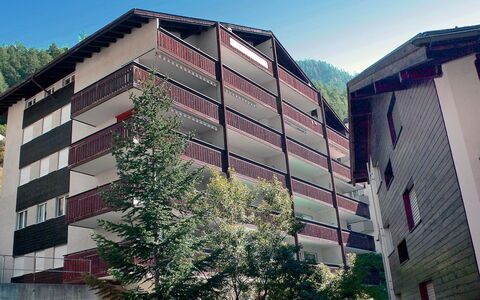 St. Martin: Cielo, Edificio, Propiedad, Ventana, Árbol, Diseño Urbano, Bloque De Pisos, Condominio, Rosado, Barrio Residencial