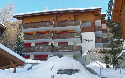 Zermatt 4: Cielo, Tiempo De Día, Nieve, Edificio, Árbol, Ventana, Pendiente, Congelación, Planta