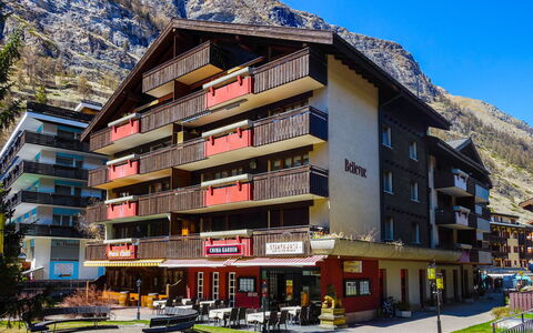 Zermatt 860: Cielo, Edificio, Montaña, Ventana, Planta, Diseño Urbano, Condominio, Barrio, Barrio Residencial