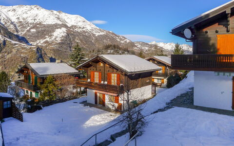 Allegra: Cielo, Nieve, Tiempo De Día, Edificio, Ventana, Nube, Montaña, Pendiente, Casa, Cabaña