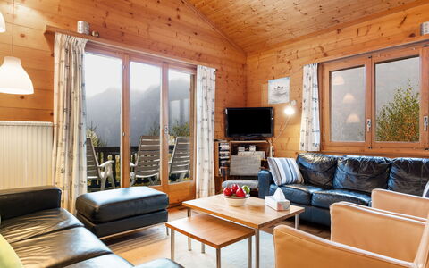 Rietsli: Mesa, Propiedad, Mueble, Sofá, Edificio, Madera, Ventana, Planta, Diseño De Interiores, Comodidad