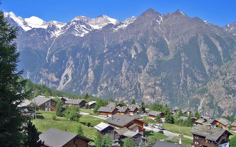 Gentiana (Utoring): Cielo, Montaña, Edificio, Paisaje Natural, Tierras Altas, Vegetación, Árbol, Biome, Accidentes Geográficos Montañosas, Casa