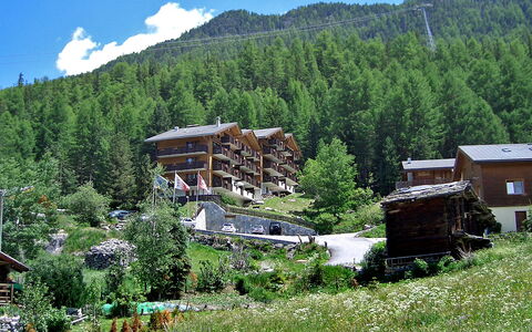 Gentiana (Utoring): Planta, Cielo, Montaña, Nube, Verde, Edificio, Paisaje Natural, Casa, Árbol, El Terreno Del Lote