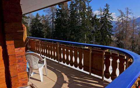 Résidence le Chalet 5: Pretil, Barandilla, Árbol, Balaustre, Arquitectura, Cubierta, Madera, Bienes Raíces, Diseño, Escalera