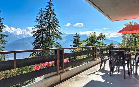 Yuca B Apt. 28: Hill Station, Cordillera, Alerce, Valle, Alpes, Cresta, Balcón, Familia De Pino