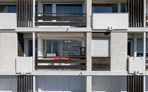 Les Orzières 417: Tiempo De Día, Arquitectura, Departamento, Balcón, Material Compuesto, Diseño Urbano, Metal, Vaso, Condominio