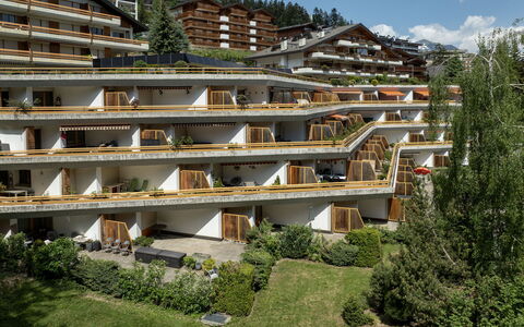 Crans-Montana 760: Arquitectura, Pendiente, Pueblo De Montaña, Eco Hotel, Balcón