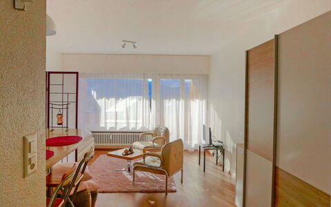 Eperon B 22: Mesa, Mueble, Edificio, Silla, Madera, Diseño De Interiores, Sala, Piso, Sofá, Cocina Y Comedor Mesa