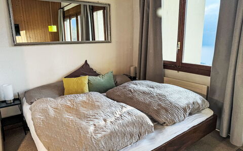 Platten: Mueble, Cama, Diseño De Interiores, Habitación, Lecho, Sábana, Suelo, Madera, Habitación, Linos