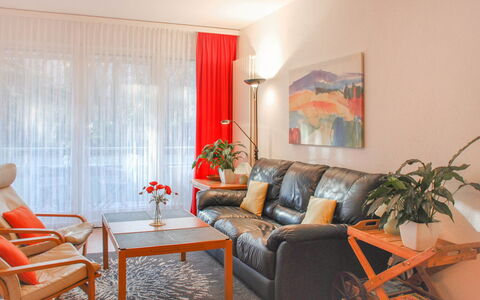 Locarno 2: Planta, Mueble, Sofá, Propiedad, Mesa, Comodidad, Marco, Planta De Casa, Silla, Madera