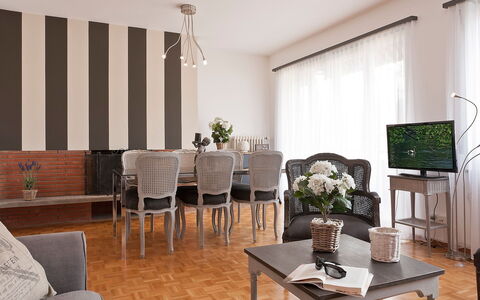 Alojamiento:&nbsp;Penthouse Suite 200.19
