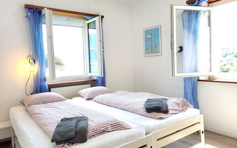 Stellina del Sole: Cama, Mueble, Habitación, Diseño De Interiores, Sábana, Lecho, Madera, Suelo, Linos, Piso