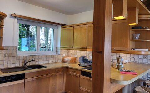 Stellina del Sole: Mostrador, Cocina, Gabinetes, Mueble, Piso, Madera, Diseño De Interiores, Aparato De Cocina, Techo, Lámpara