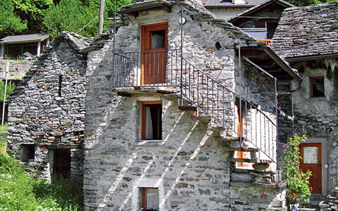Maria: Ventana, Planta, Edificio, Vegetación, Biome, Árbol, Cabaña, Casa, Bienes Raíces