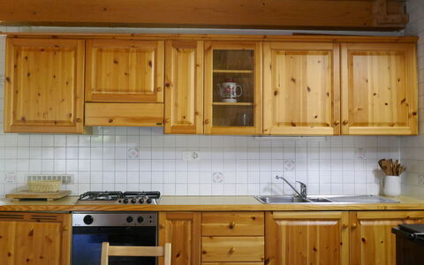 Rustico Dara Cotta: Cocina, Mostrador, Gabinetes, Aparato De Cocina, Mueble, Madera, Piso, Diseño De Interiores, Techo, Alacena