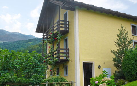 Nelly: Propiedad, Casa, Edificio, Cabaña, Bienes Raíces, Arquitectura, Fachada, Casa, Área Rural, Árbol