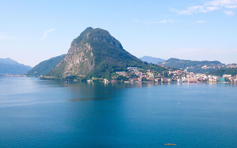 Castagnola 100: Agua, Cielo, Nube, Montaña, Azul, Paisaje Natural, Costeras Y Los Accidentes Geográficos Oceánico, Lago, Horizonte, Cordillera