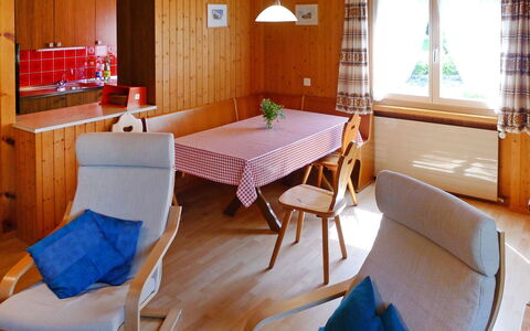 Untertal: Habitación, Mueble, Propiedad, Diseño De Interiores, Mesa, Edificio, Casa, Suelo, Bienes Raíces, Silla
