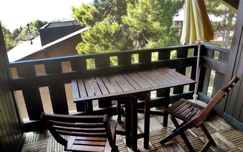 Les Bruyères 25: Propiedad, Habitación, Casa, Madera, Árbol, Mueble, Cabaña, Madera Dura, Casa, Silla