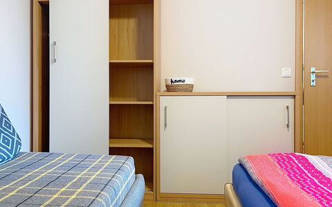 Goetheallee: Mueble, Diseño De Interiores, Piso, Madera, Suelo, Habitación, Habitación, Cama, Textil, Encendiendo