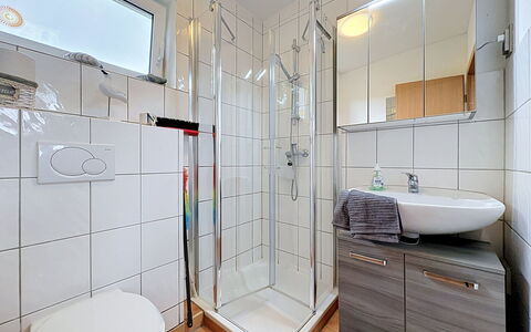 Goetheallee: Arreglo De Tubería, Diseño De Interiores, Piso, Baño, Suelo, Lavabo, Plomería, Grifo, Lavabo Del Baño, Habitación
