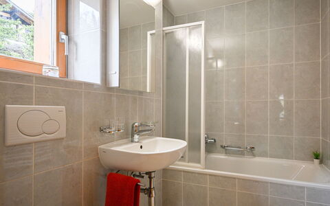 Ovronnaz 700: Marrón, Espejo, Grifo, Lavabo, Arreglo De Tubería, Propiedad, Bañera, Lavabo Del Baño, Baño