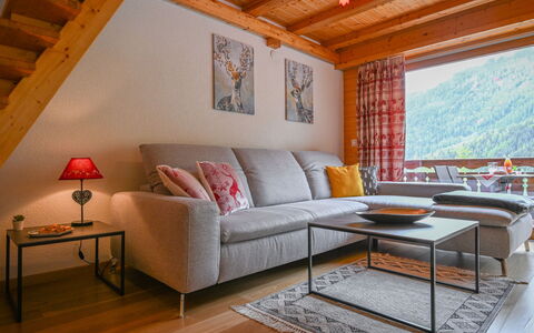 Ovronnaz 700: Mueble, Mesa, Propiedad, Sofá, Marco, Ventana, Diseño De Interiores, Madera, Encendiendo, Naranja