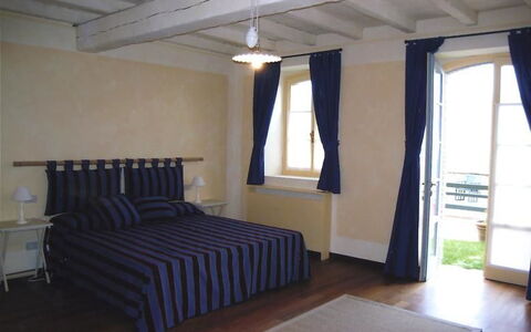 La Cenerara: Habitación, Mueble, Propiedad, Cama, Habitación, Edificio, Techo, Diseño De Interiores, Casa, Suelo