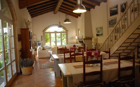 La Cenerara: Edificio, Habitación, Propiedad, Techo, Diseño De Interiores, Mueble, Casa, Bienes Raíces, Mesa, Suelo