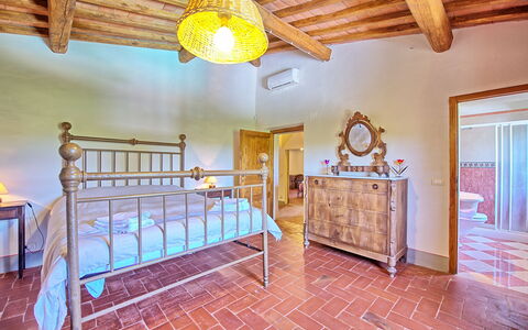 Casa Scopeti: Propiedad, Habitación, Techo, Habitación, Mueble, Bienes Raíces, Edificio, Casa, Diseño De Interiores, Cama