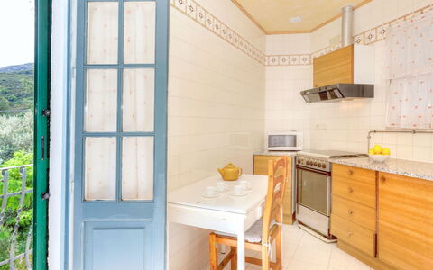 La Rectoria Ii: Gabinetes, Mueble, Propiedad, Mostrador, Silla, Madera, Cocina, Diseño De Interiores, Mesa, Fregadero