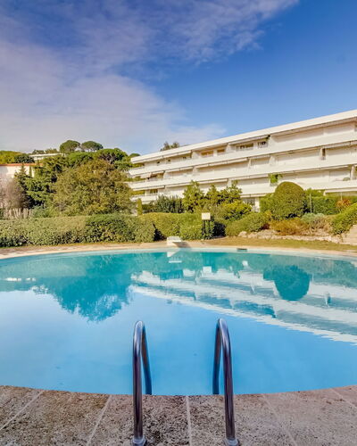 Les Hortensias: Piscina, Propiedad, Recurso, Bienes Raíces, Cielo, Edificio, Vacaciones, Agua, Ocio, Casa