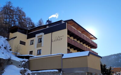 Sölden 100: Cielo, Edificio, Propiedad, Nieve, Árbol, Ventana, Pendiente, Fachada, Techo, Ciudad