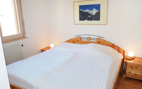 Hauts de Morthey No 33: Habitación, Cama, Mueble, Habitación, Propiedad, Marco De La Cama, Sábana, Colchón, Suelo, Pared