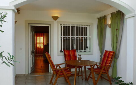 Bella Tierra: Propiedad, Habitación, Casa, Edificio, Mueble, Diseño De Interiores, Casa, Bienes Raíces, Porche, Silla
