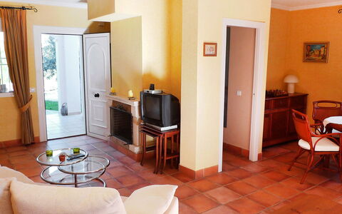 Bella Tierra: Habitación, Propiedad, Mueble, Edificio, Sala, Diseño De Interiores, Casa, Suelo, Bienes Raíces, Suite
