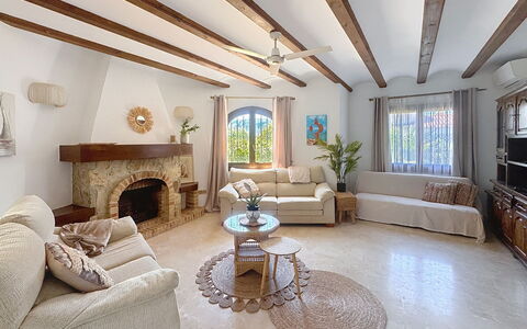 El Paradiso: Mueble, Diseño De Interiores, Sofá, Piso, Techo, Suelo, Madera, Sala, Mesa, Habitación