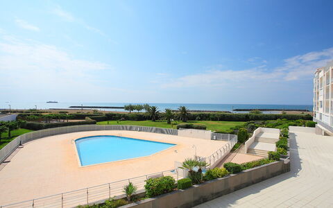 Cap D'Agde 280: Cielo, Nube, Agua, Planta, Propiedad, Edificio, Sombra, El Terreno Del Lote, Arquitectura, Piscina