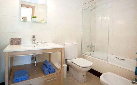Calpe Calp 907: Baño, Propiedad, Habitación, Diseño De Interiores, Mueble, Arreglo De Tubería, Edificio, Suelo, Arquitectura, Bienes Raíces