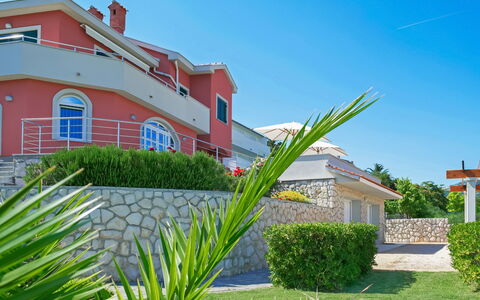 Rab Rab 220: Cielo, Edificio, Planta, Propiedad, Ventana, Azur, Arecales, Casa, Vegetación, El Terreno Del Lote