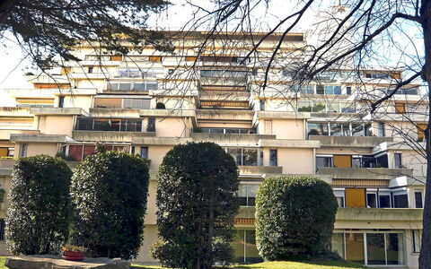 Château D'Arcadie: Barrio Residencial, Departamento, Condominio, Suburbio, Paisajismo, Balcón, Cobertura