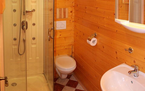 Tanvald 10: Baño, Habitación, Propiedad, Baño, Arreglo De Tubería, Loseta, Pared, Suelo, Asiento Del Baño, Casa